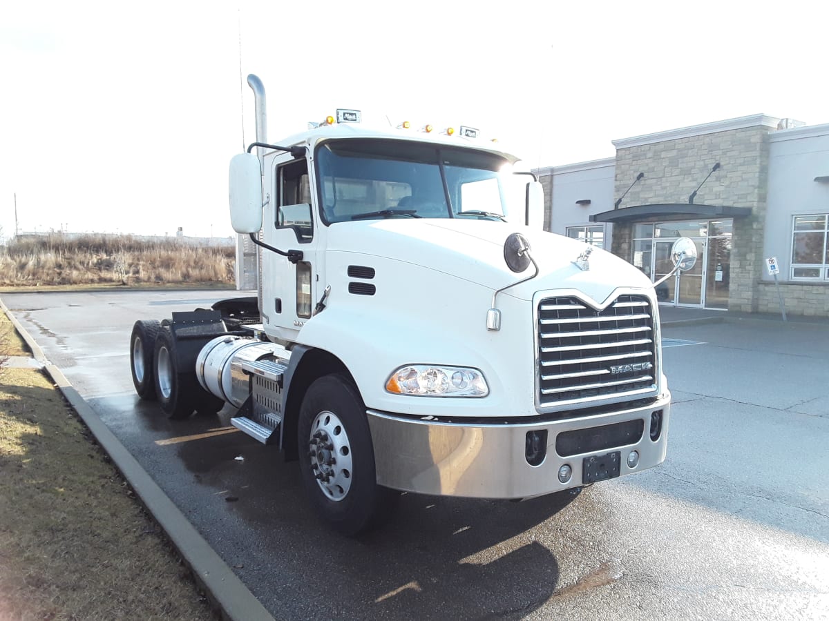 2015 Mack Trucks, Inc. CXU600 324089