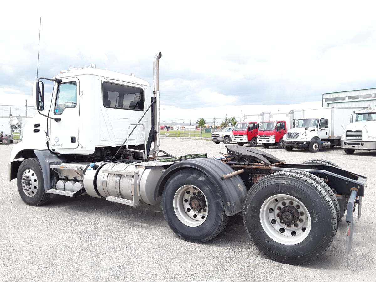 2015 Mack Trucks, Inc. CXU600 324090