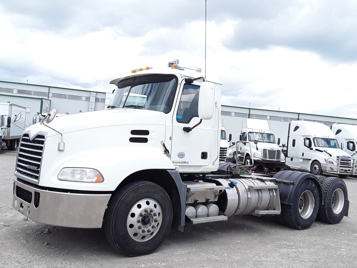 2015 Mack Trucks, Inc. CXU600 324090