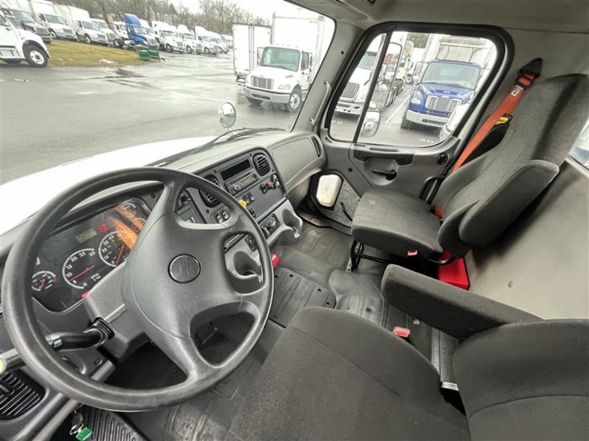 2015 Freightliner/Mercedes M2 106 325175