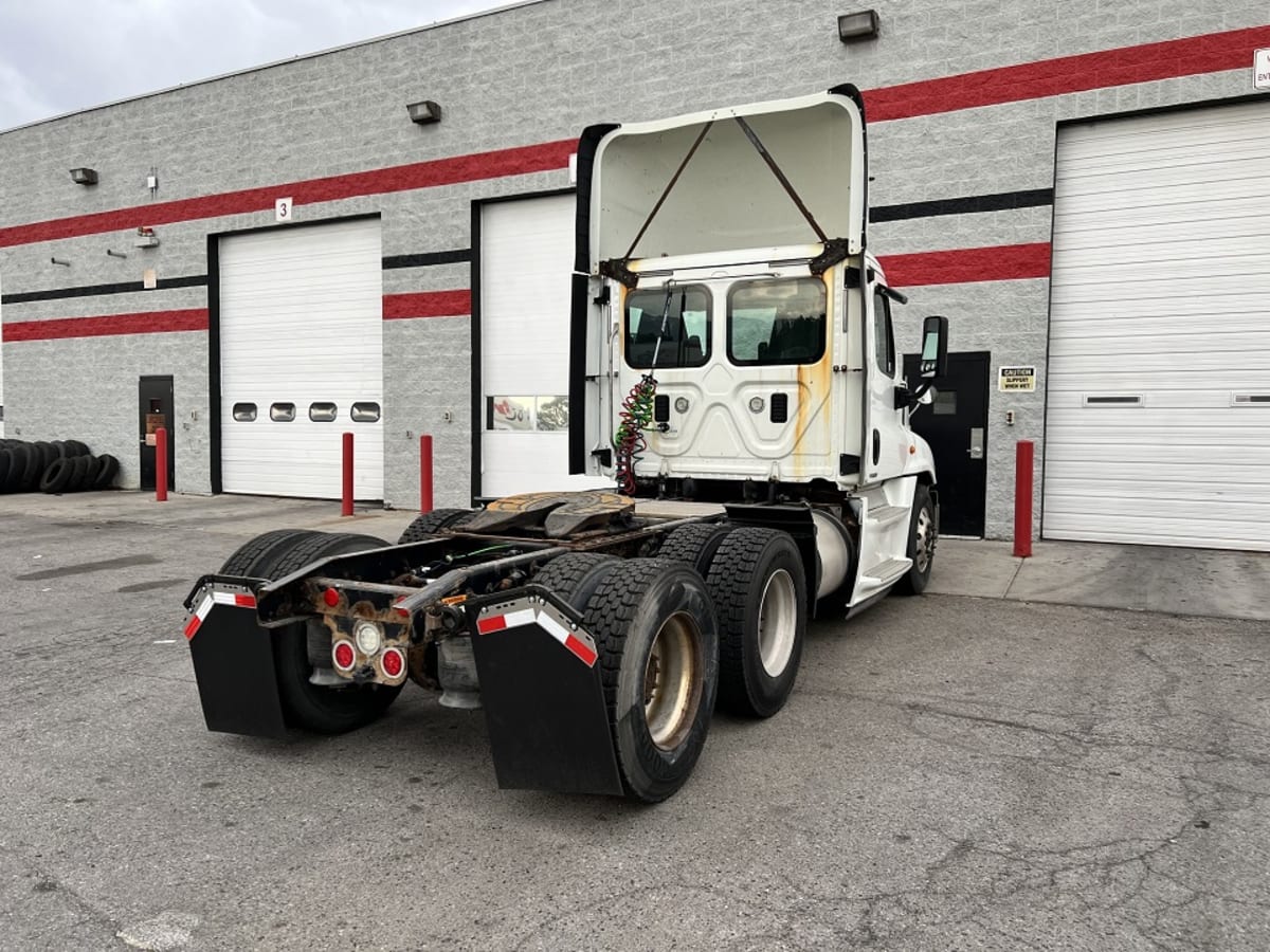 2015 Freightliner/Mercedes CASCADIA 125 325229