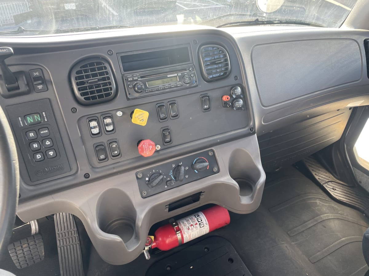 2015 Freightliner/Mercedes M2 106 325293