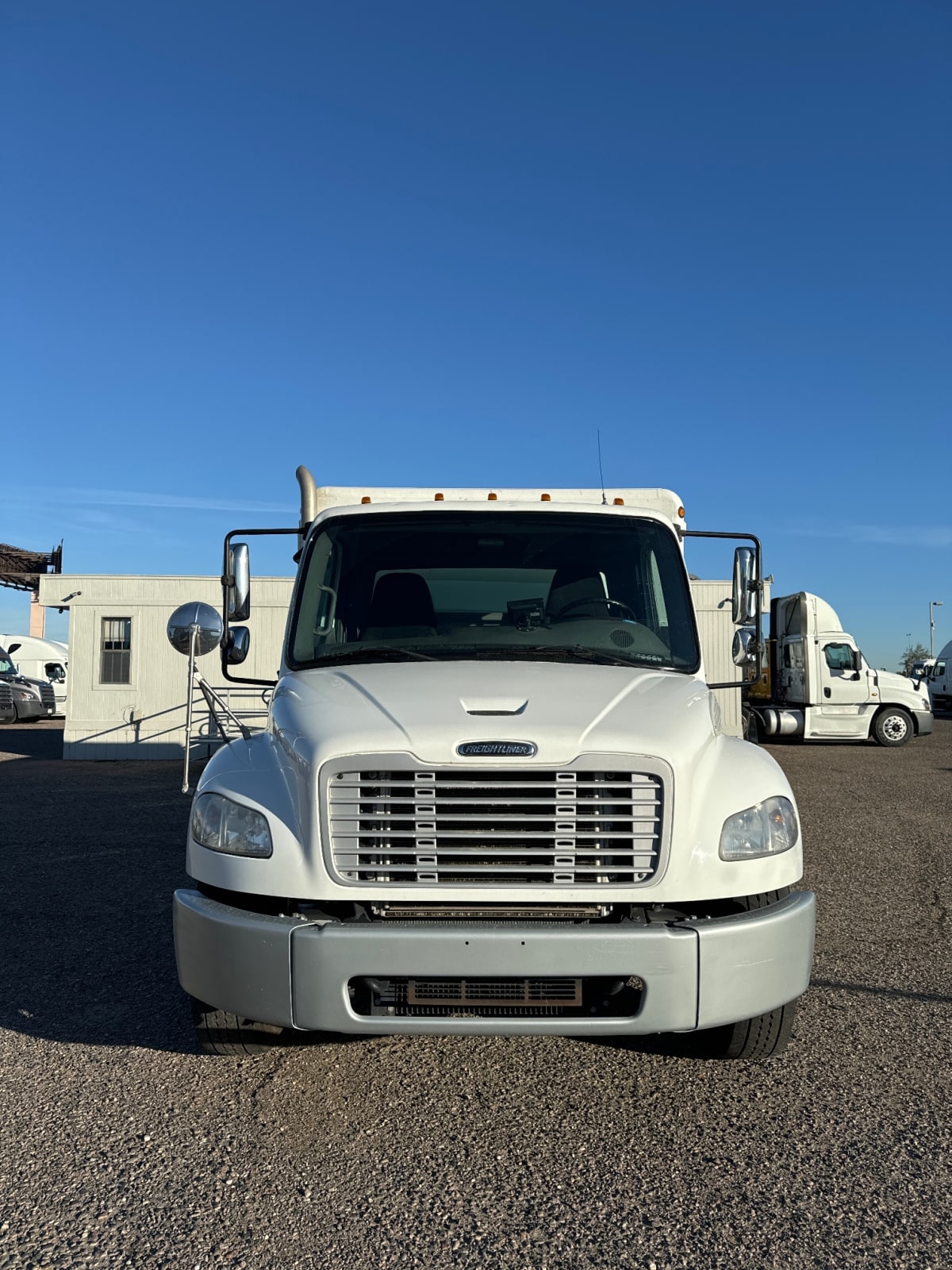 2015 Freightliner/Mercedes M2 106 325329