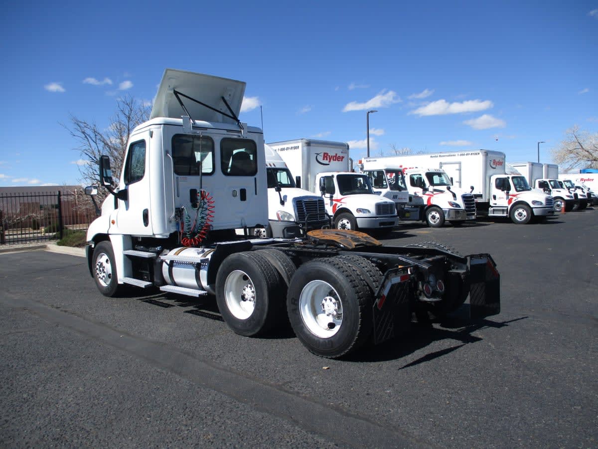 2015 Freightliner - image 6