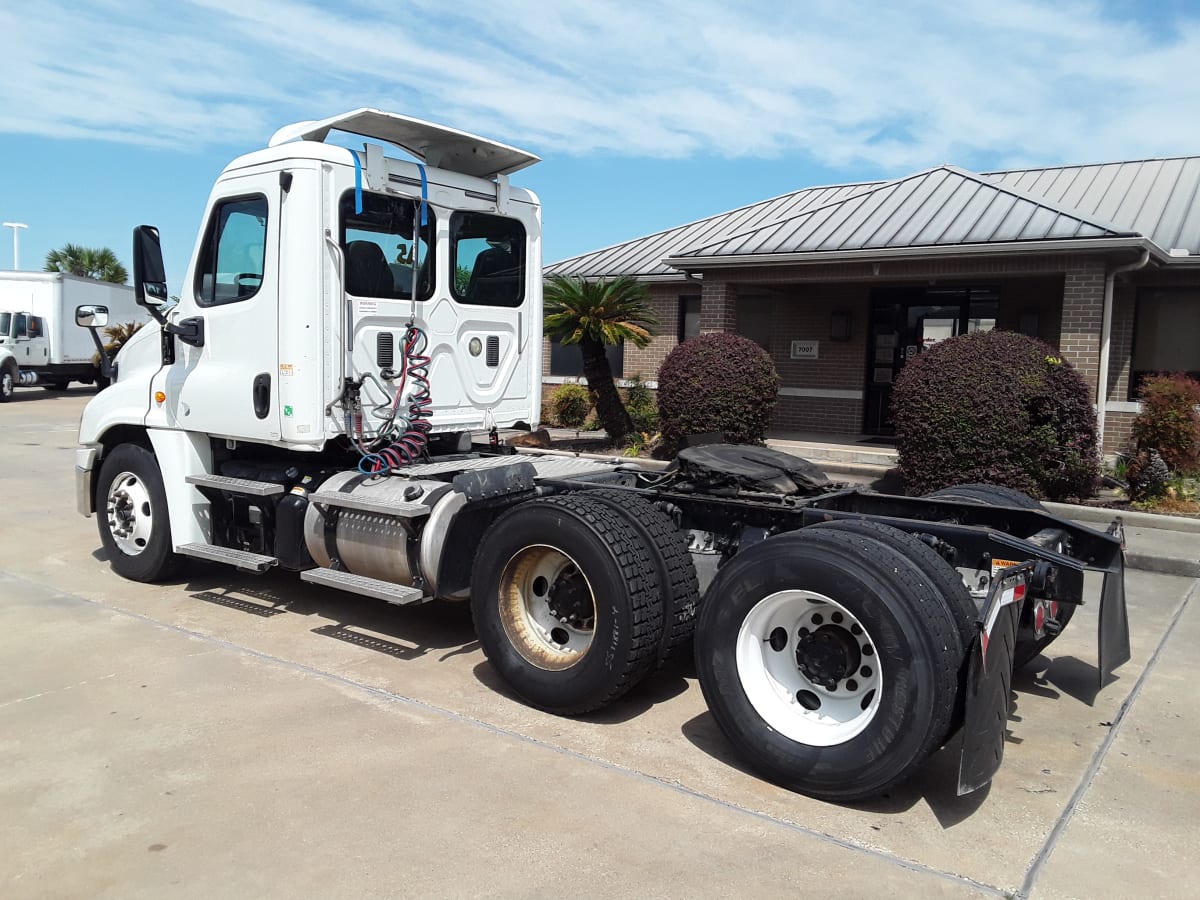 2015 Freightliner/Mercedes CASCADIA 125 325719