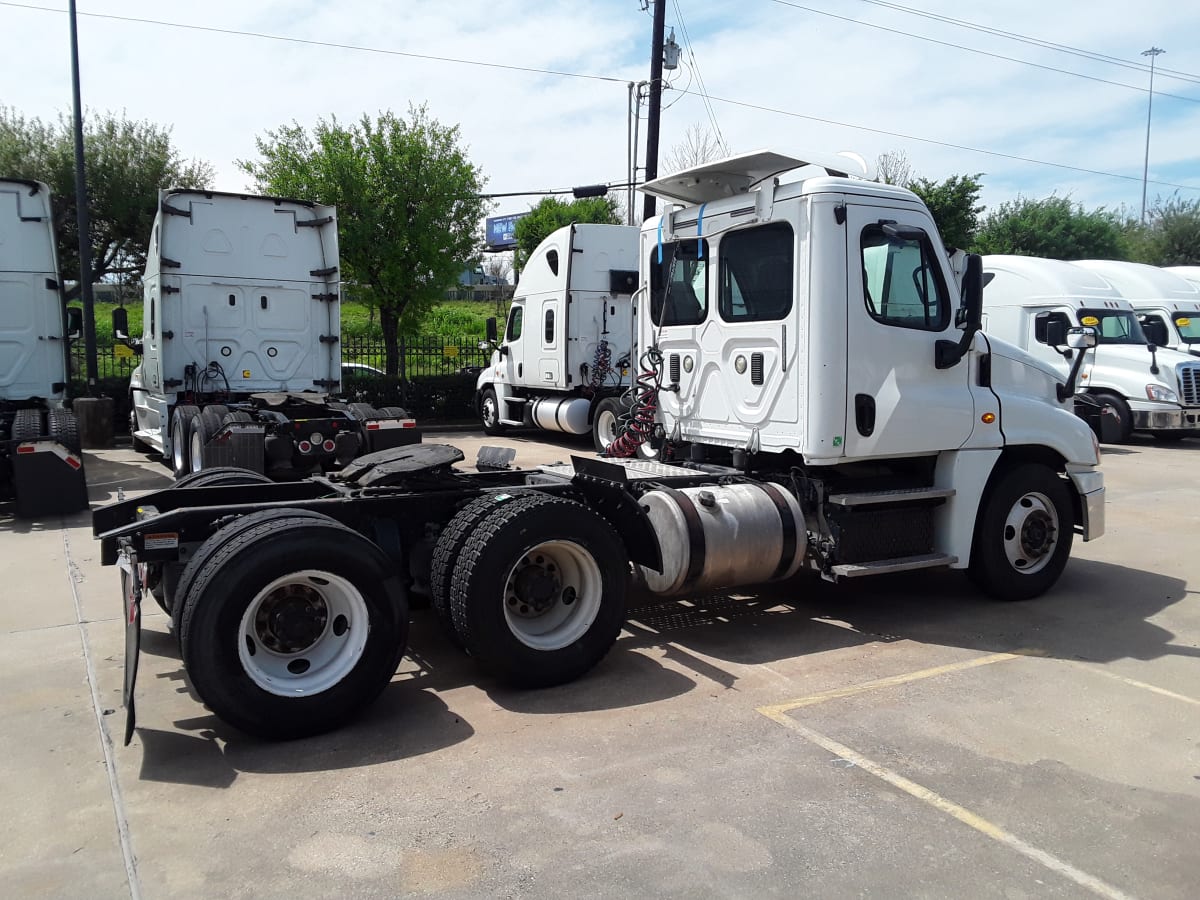 2015 Freightliner/Mercedes CASCADIA 125 325719