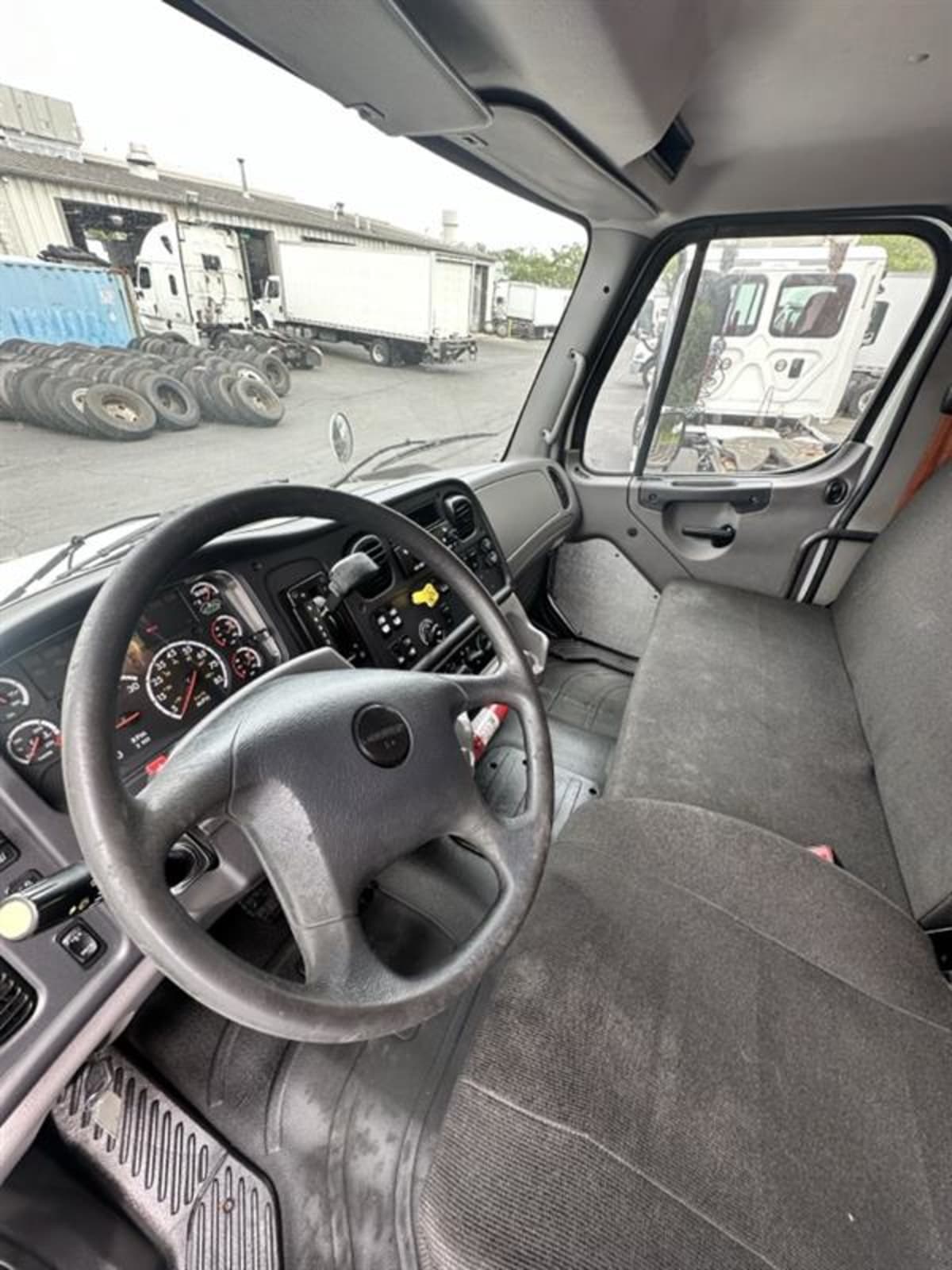 2015 Freightliner/Mercedes M2 106 326304