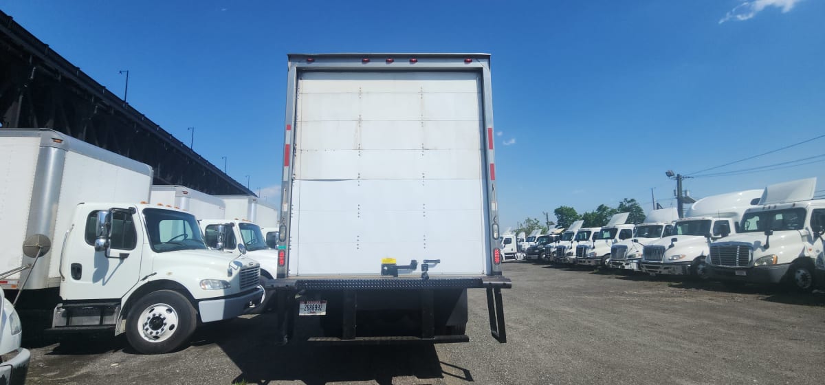 2015 Freightliner/Mercedes M2 106 327141