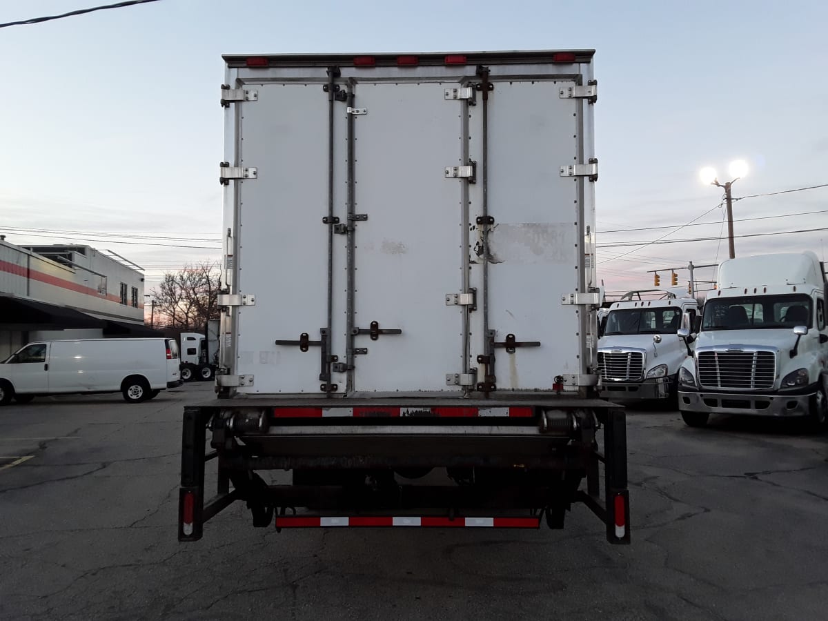 2015 Freightliner/Mercedes M2 106 327531