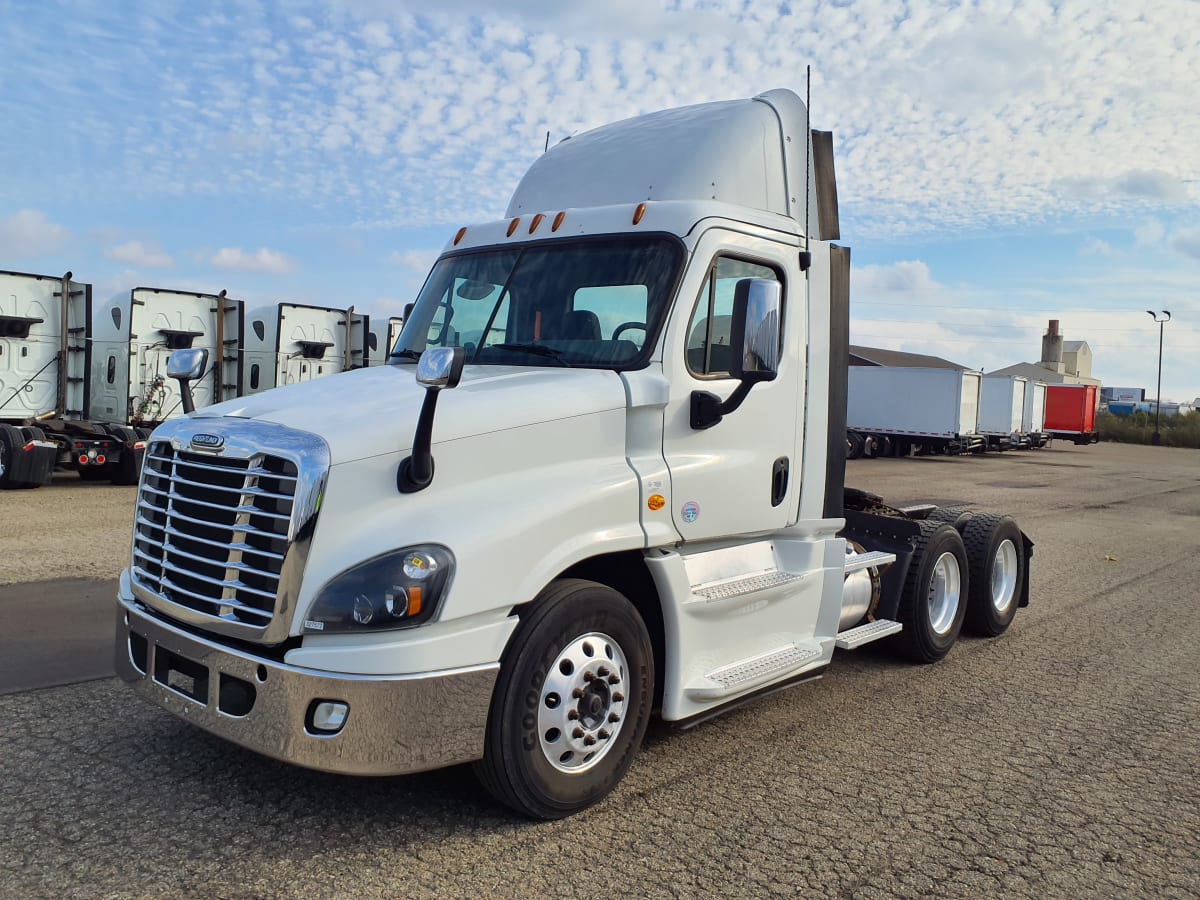 2015 Freightliner/Mercedes CASCADIA 125 327572