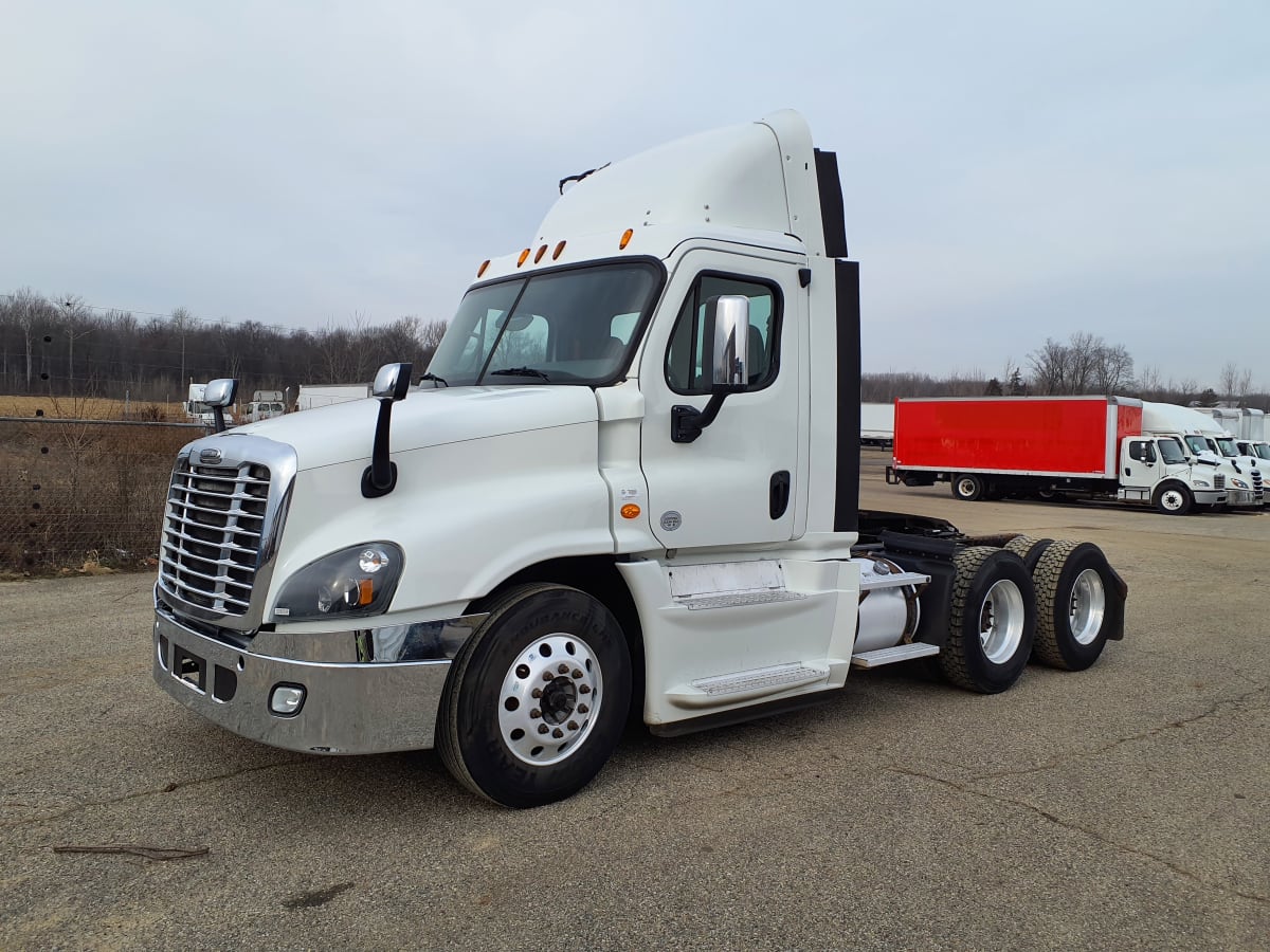 2015 Freightliner/Mercedes CASCADIA 125 328008