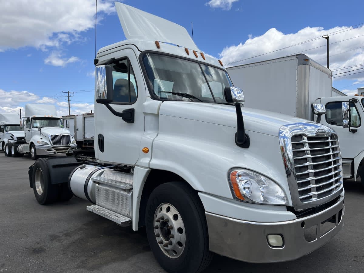 2015 Freightliner/Mercedes CASCADIA 125 328320