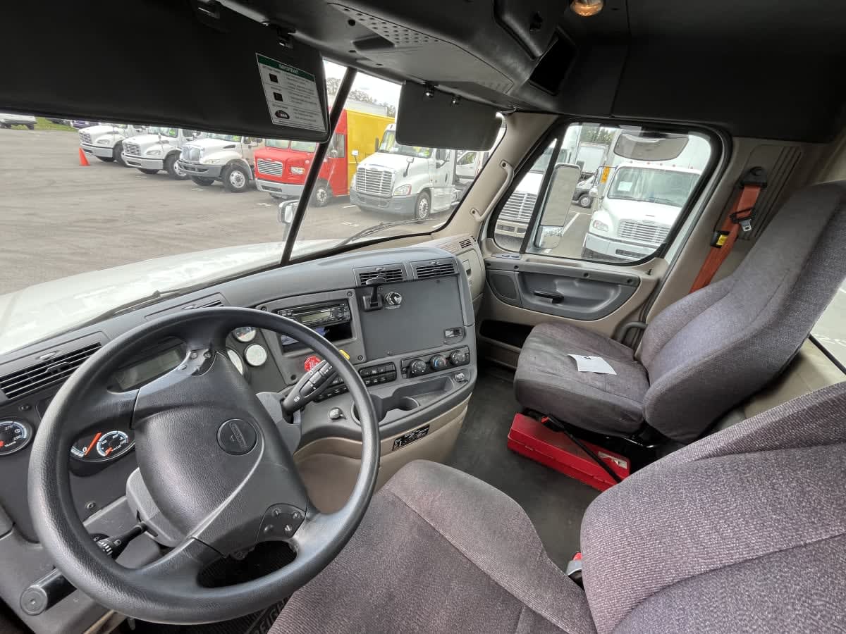 2015 Freightliner/Mercedes CASCADIA 125 328320