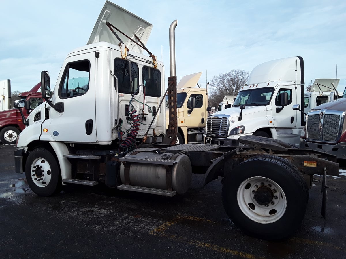 2015 Freightliner/Mercedes CASCADIA 113 328431