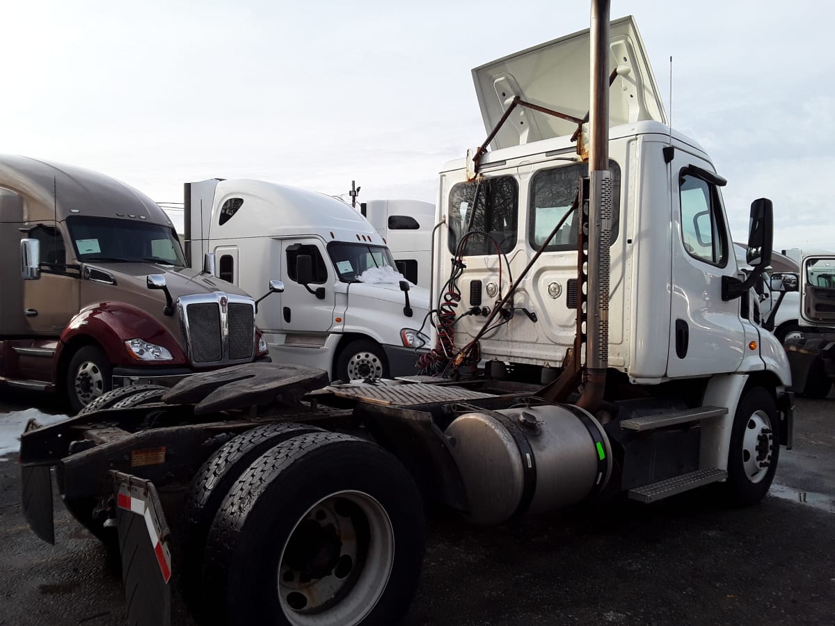 2015 Freightliner/Mercedes CASCADIA 113 328431