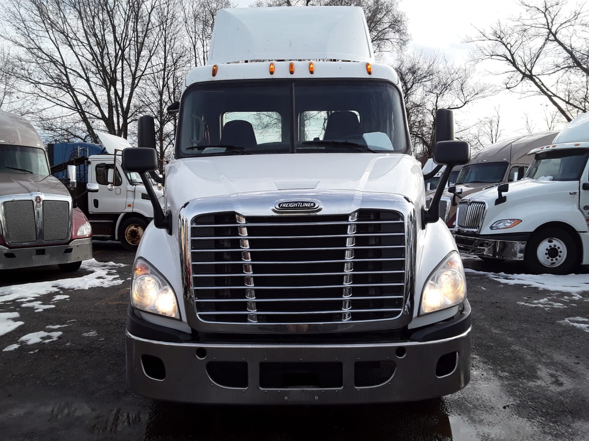 2015 Freightliner/Mercedes CASCADIA 113 328431