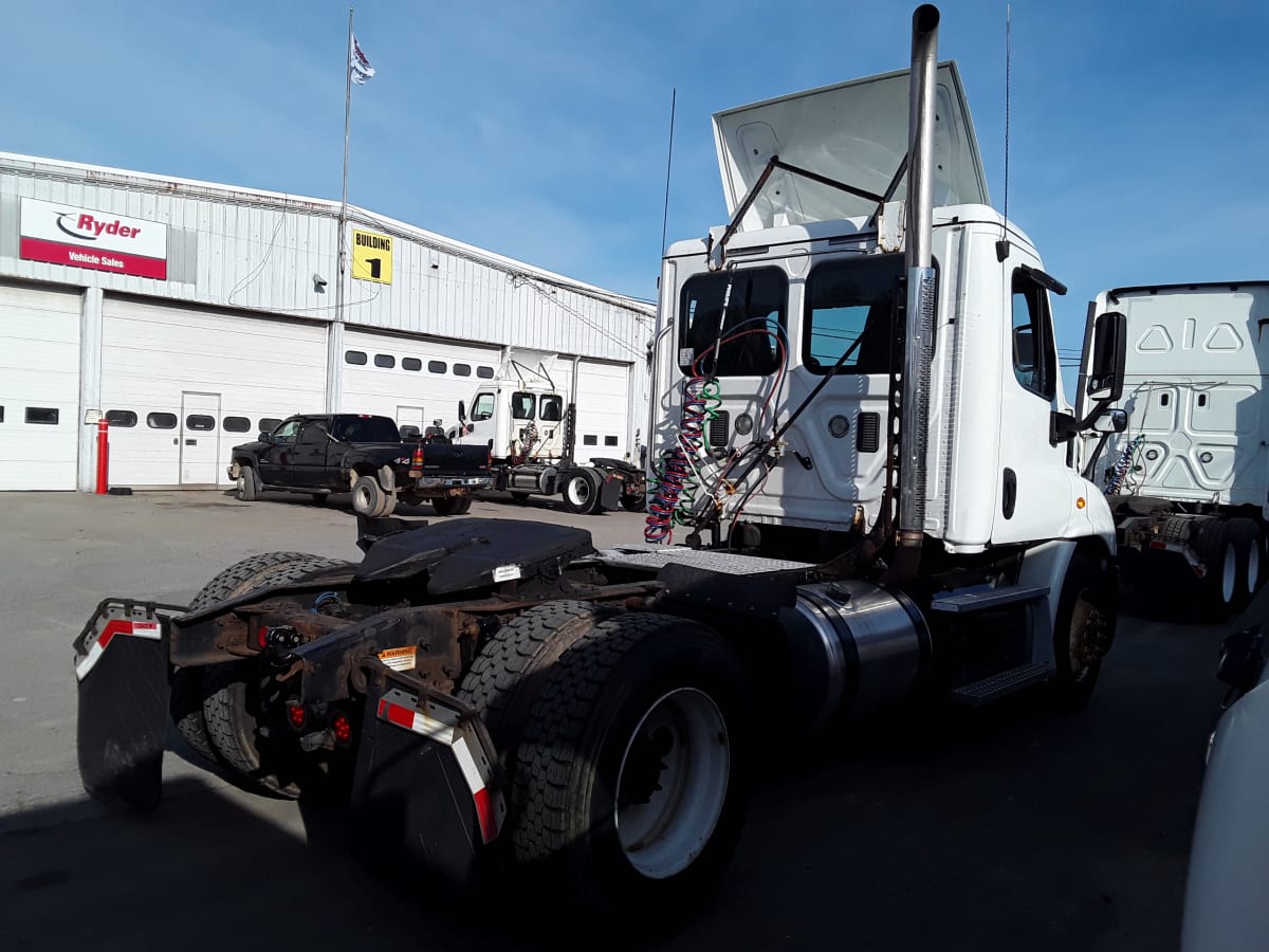 2015 Freightliner/Mercedes CASCADIA 113 328432