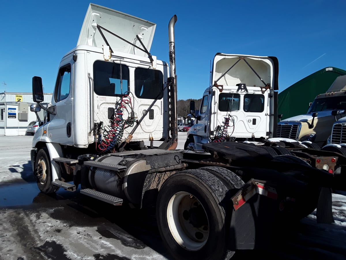 2015 Freightliner/Mercedes CASCADIA 113" DAYCAB 328433