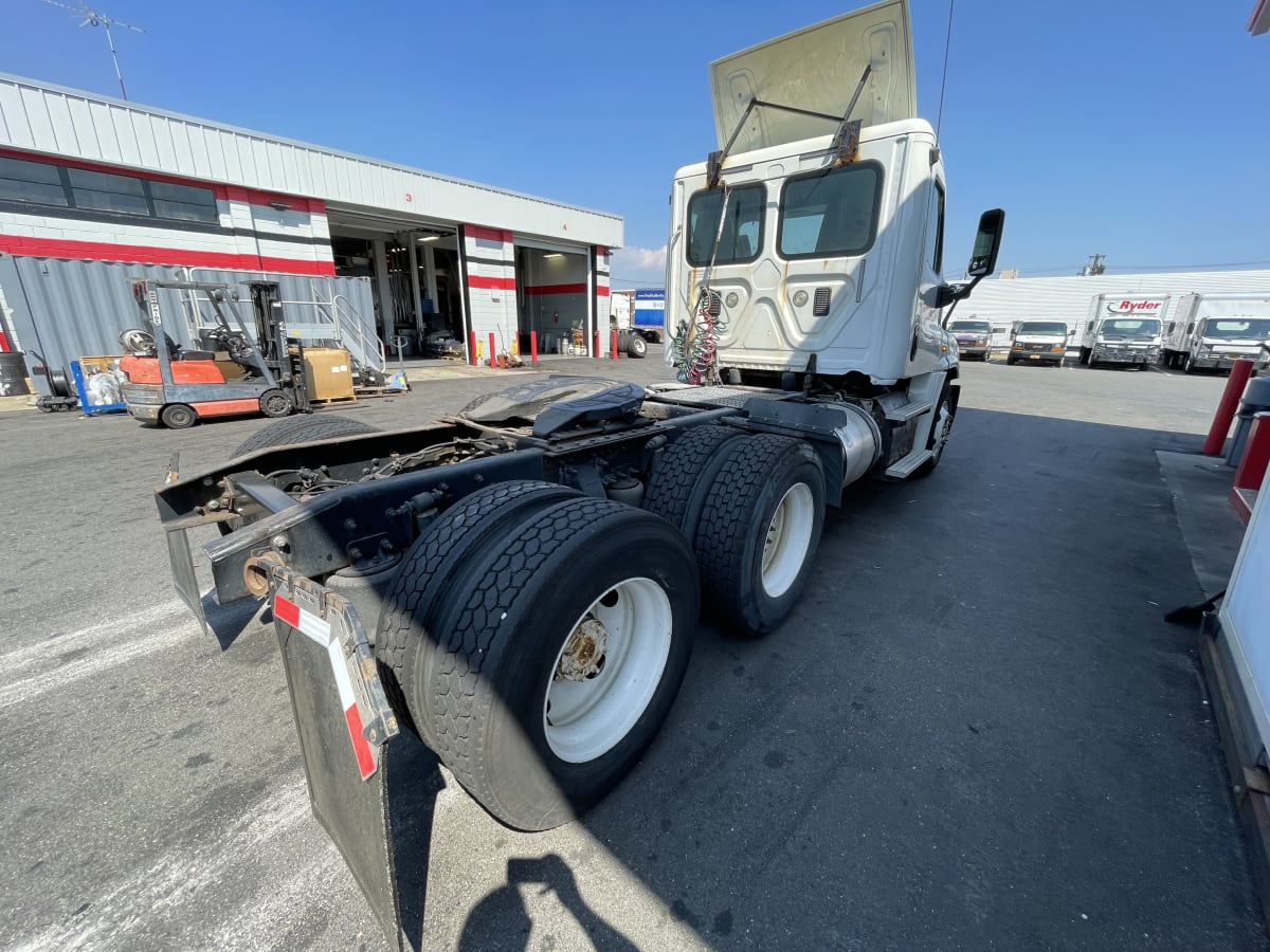 2015 Freightliner/Mercedes CASCADIA 125 328545