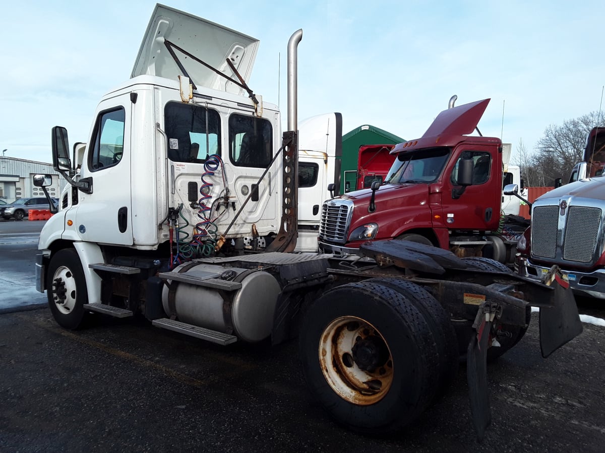 2015 Freightliner/Mercedes CASCADIA 113 328590