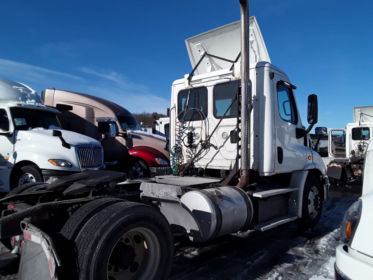 2015 Freightliner/Mercedes CASCADIA 113" DAYCAB 328597