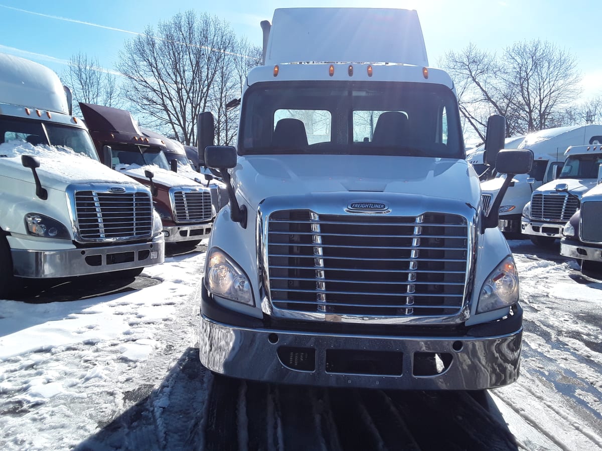 2015 Freightliner/Mercedes CASCADIA 113" DAYCAB 328597