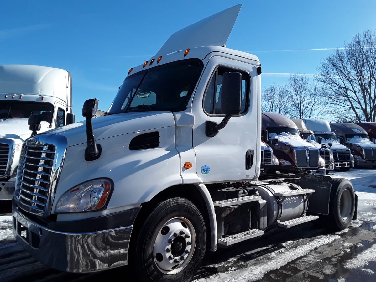 2015 Freightliner/Mercedes CASCADIA 113" DAYCAB 328597