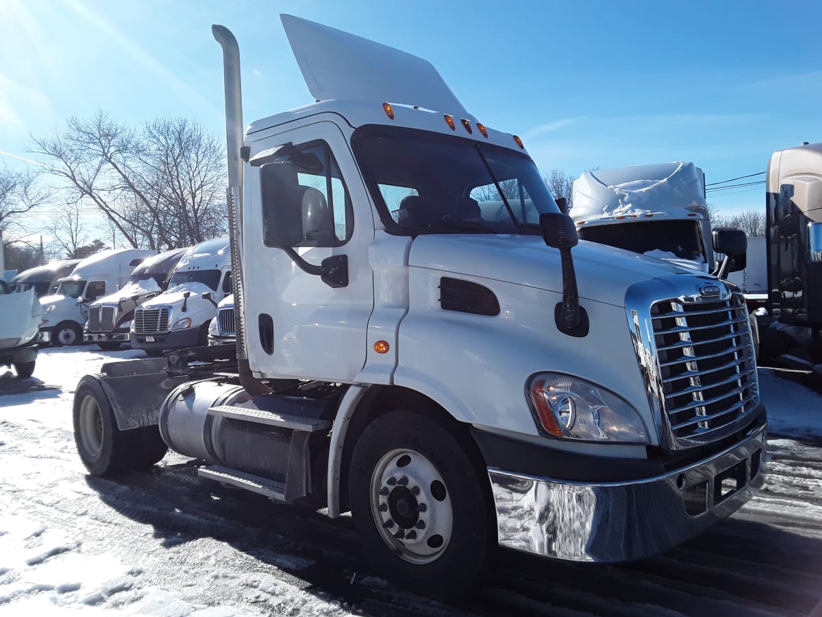 2015 Freightliner/Mercedes CASCADIA 113" DAYCAB 328597