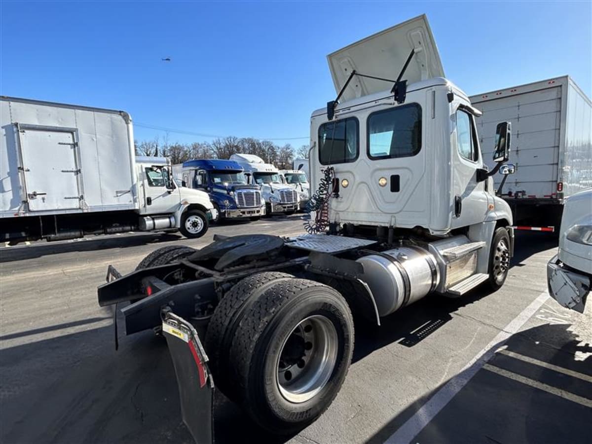 2016 Freightliner/Mercedes CASCADIA 125 328625