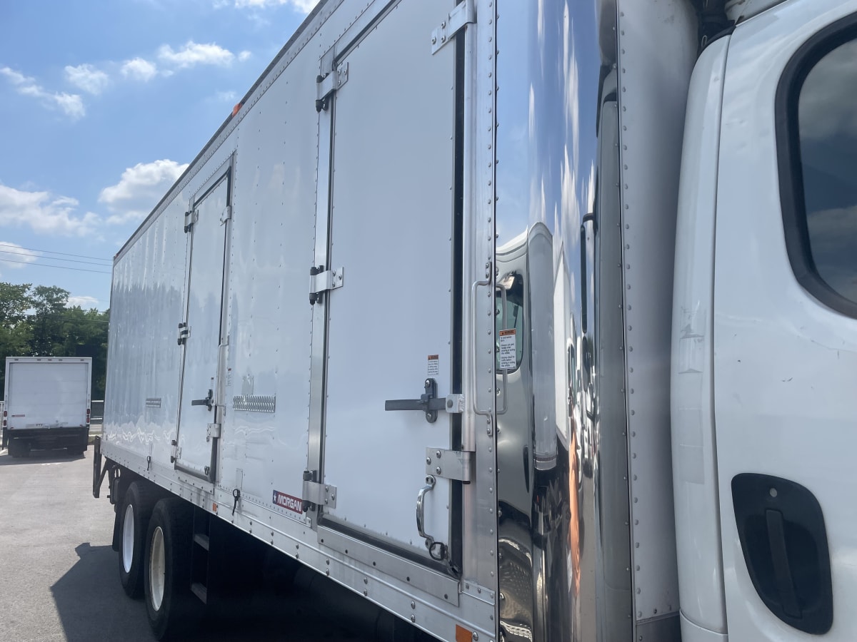 2015 Freightliner/Mercedes M2 106 329028