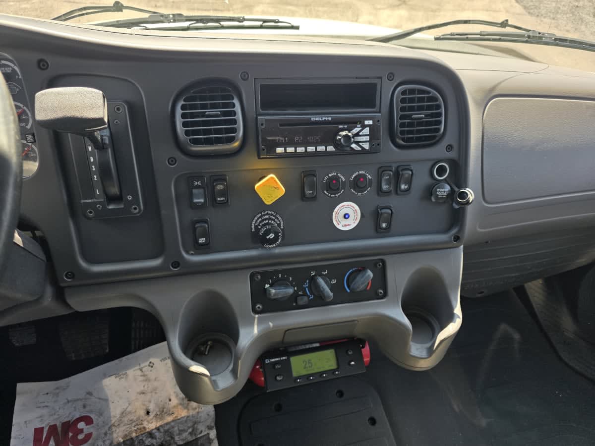 2015 Freightliner/Mercedes M2 106 329541