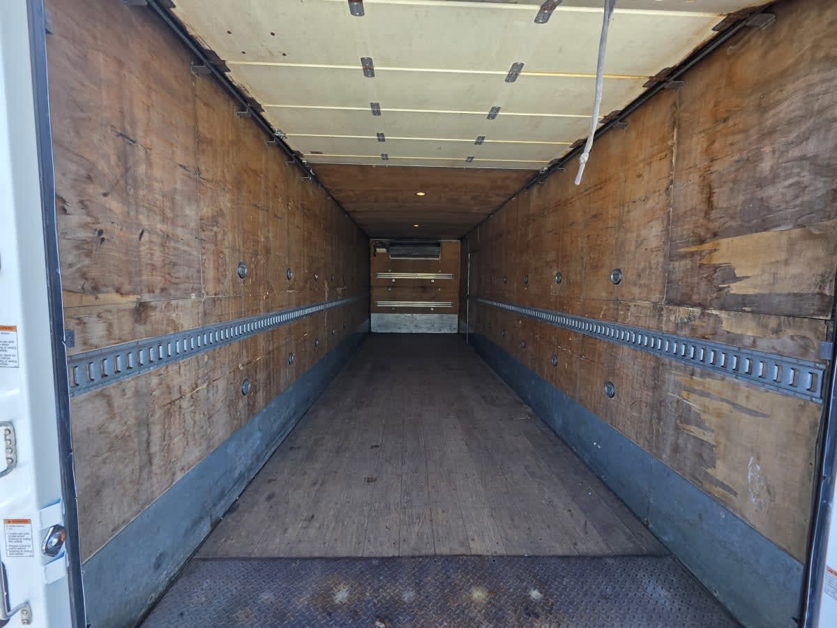 2015 Freightliner/Mercedes M2 106 329541