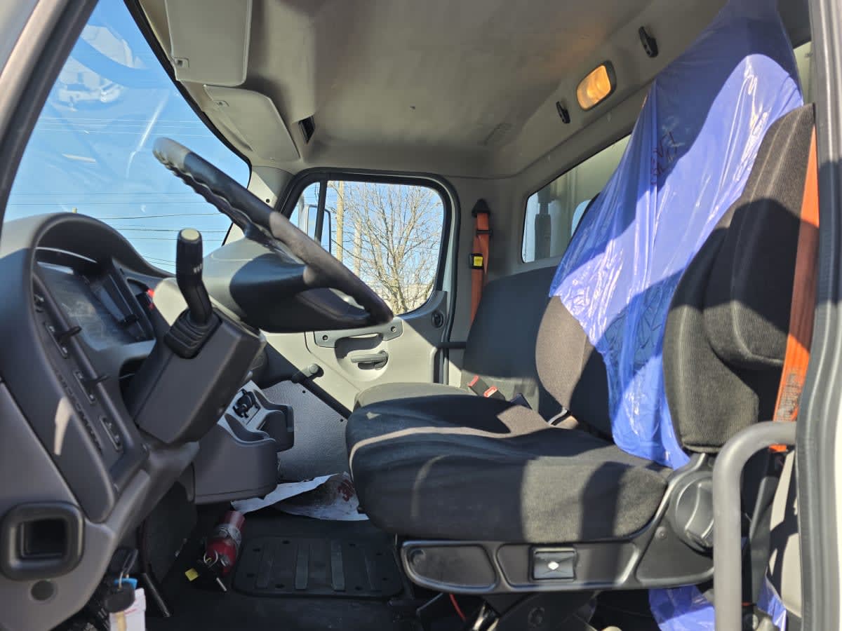 2015 Freightliner/Mercedes M2 106 329541