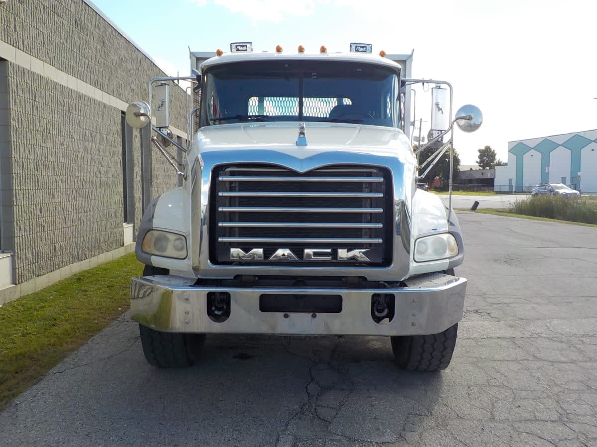 2015 Mack Trucks, Inc. GU 800 330166