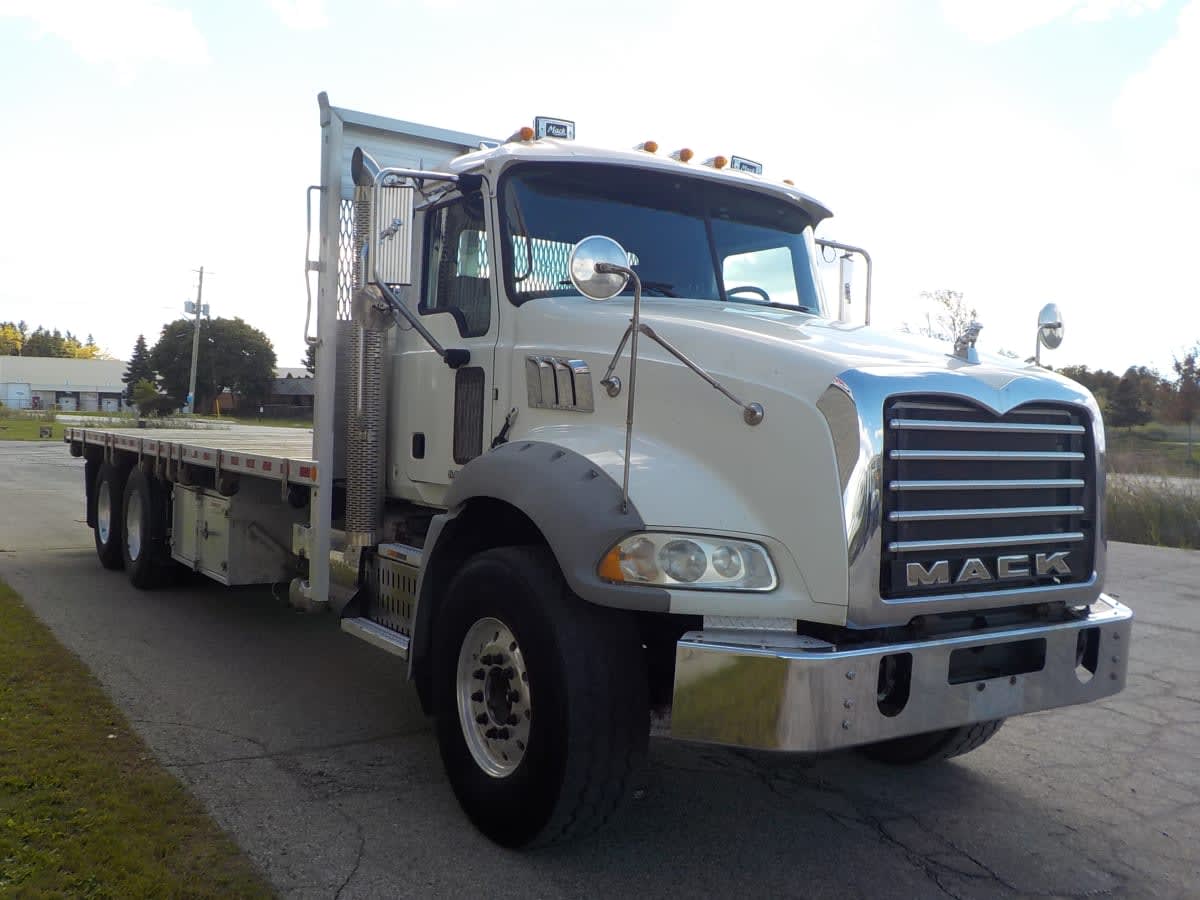 2015 Mack Trucks, Inc. GU 800 330166