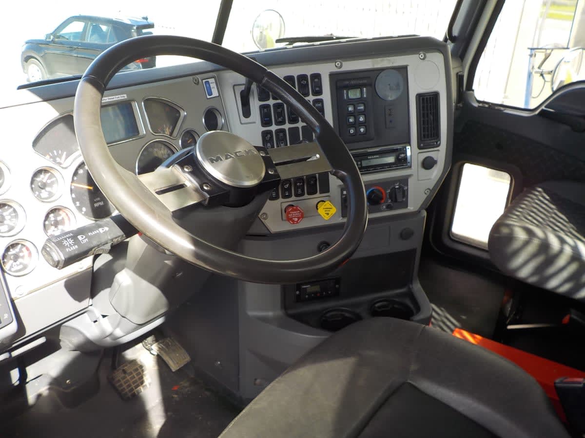 2015 Mack Trucks, Inc. GU 800 330166