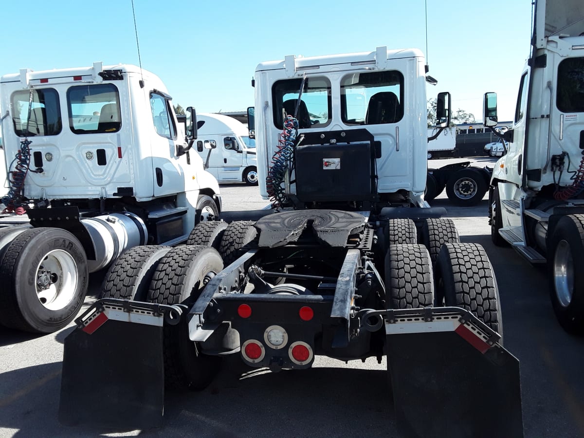 2015 Freightliner/Mercedes CASCADIA 125 330354