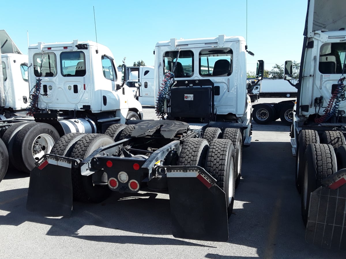 2015 Freightliner/Mercedes CASCADIA 125 330354