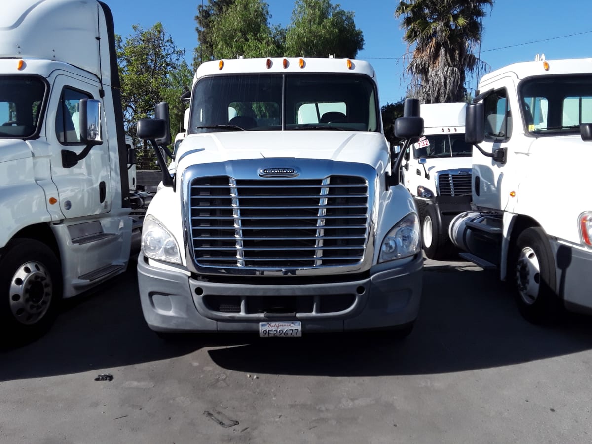 2015 Freightliner/Mercedes CASCADIA 125 330354