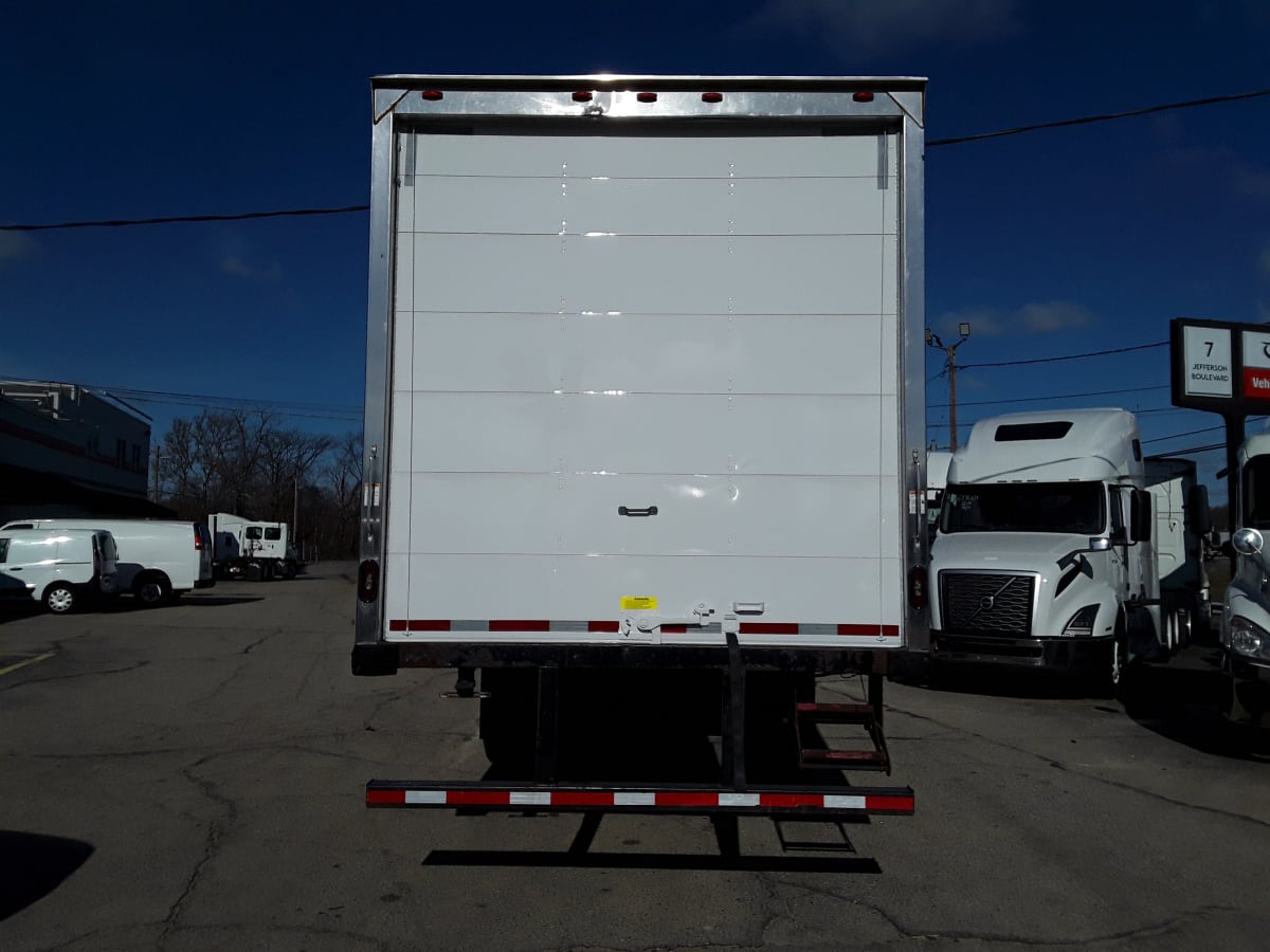 2015 Freightliner/Mercedes M2 106 330940