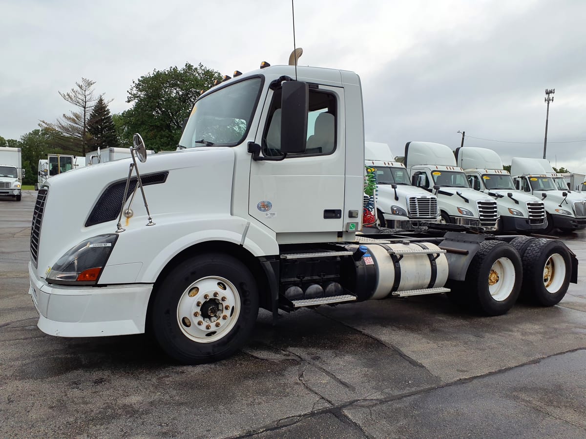 2015 Volvo VNL64TRACTOR 330998