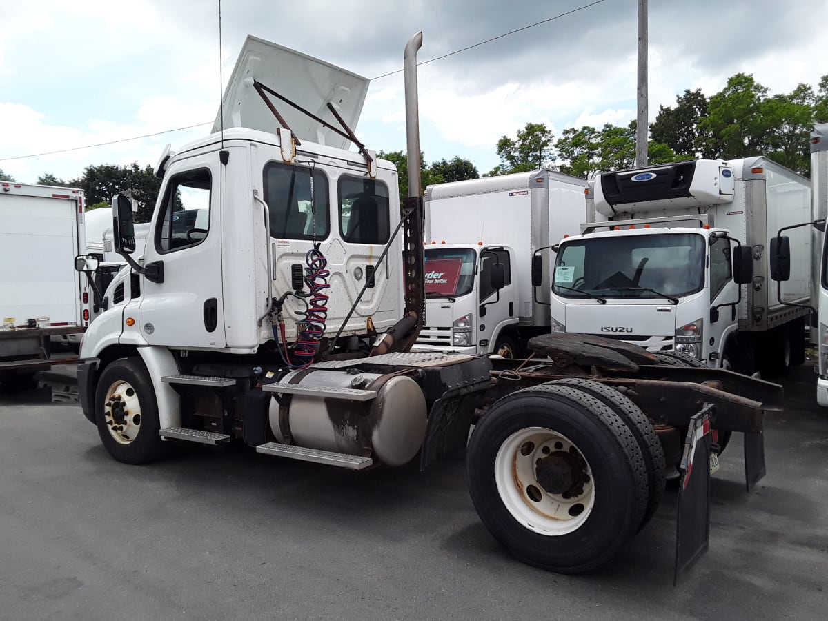 2015 Freightliner/Mercedes CASCADIA 113 331357