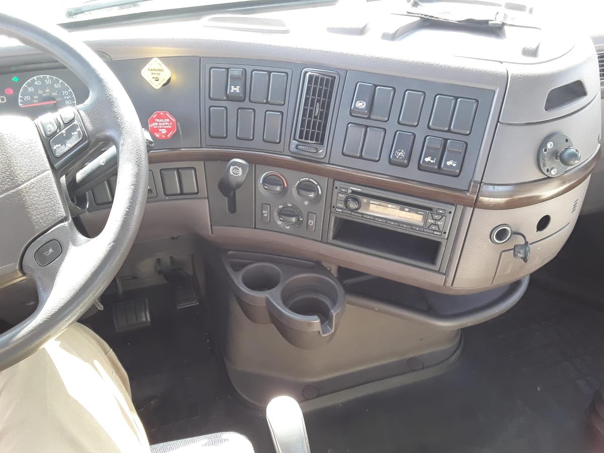 2015 Volvo VNL64TRACTOR 331895