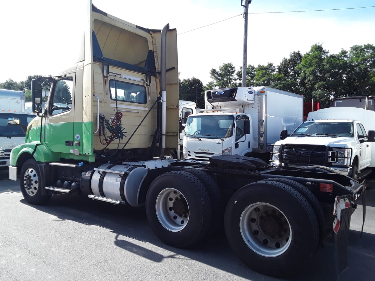 2015 Volvo VNL64TRACTOR 331895