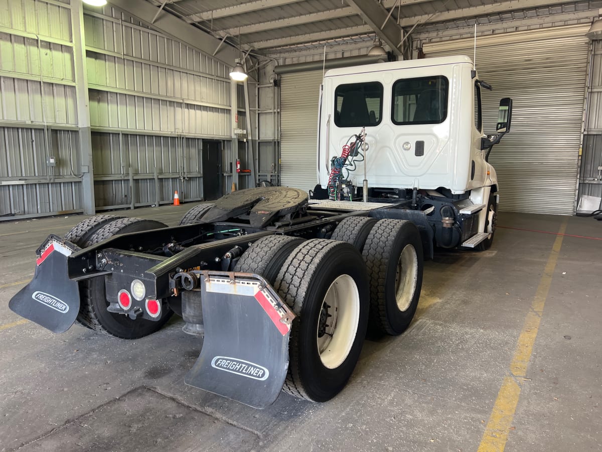 2015 Freightliner/Mercedes CASCADIA 125 332574