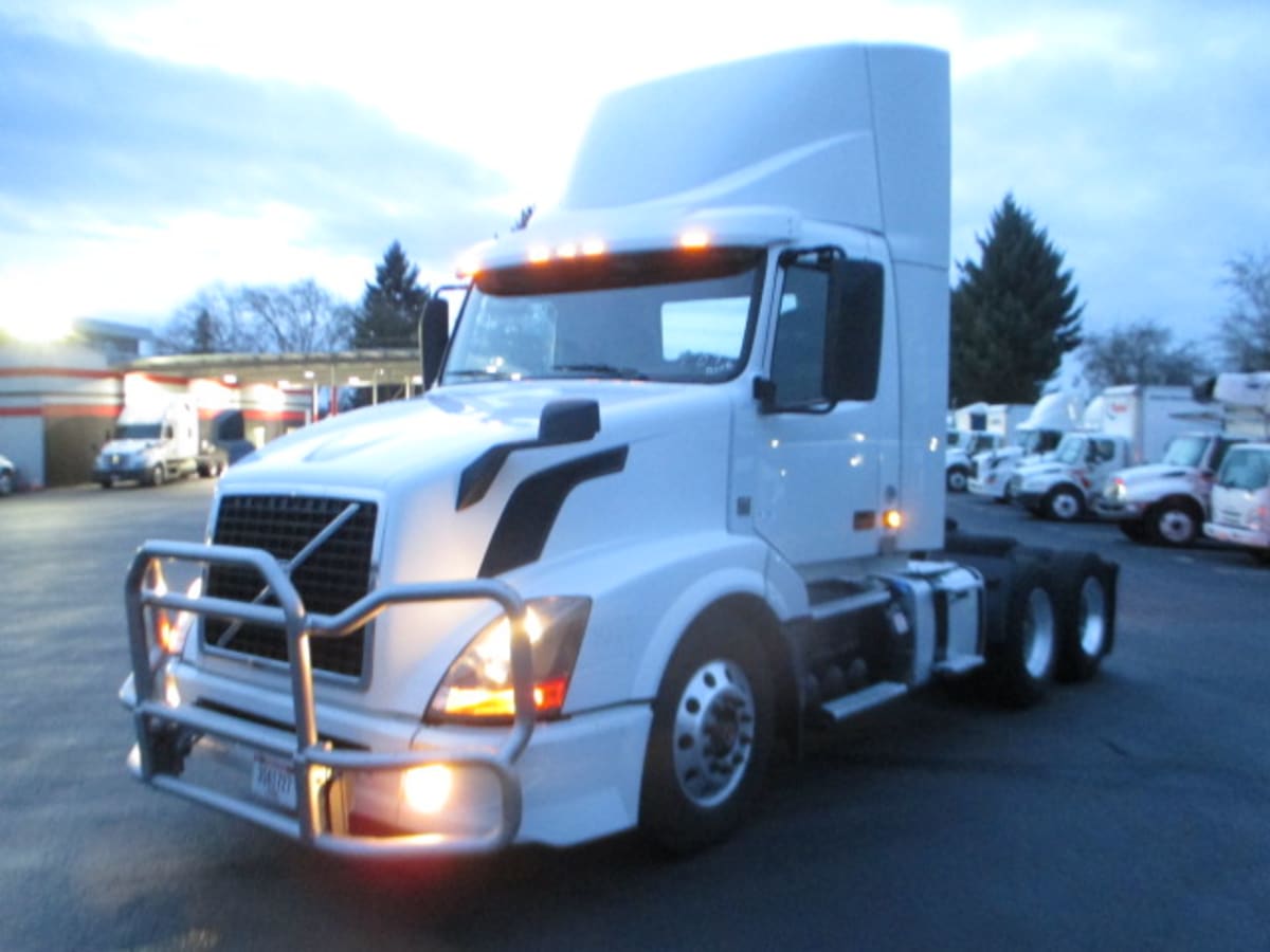 2017 Volvo VNL64T 332885