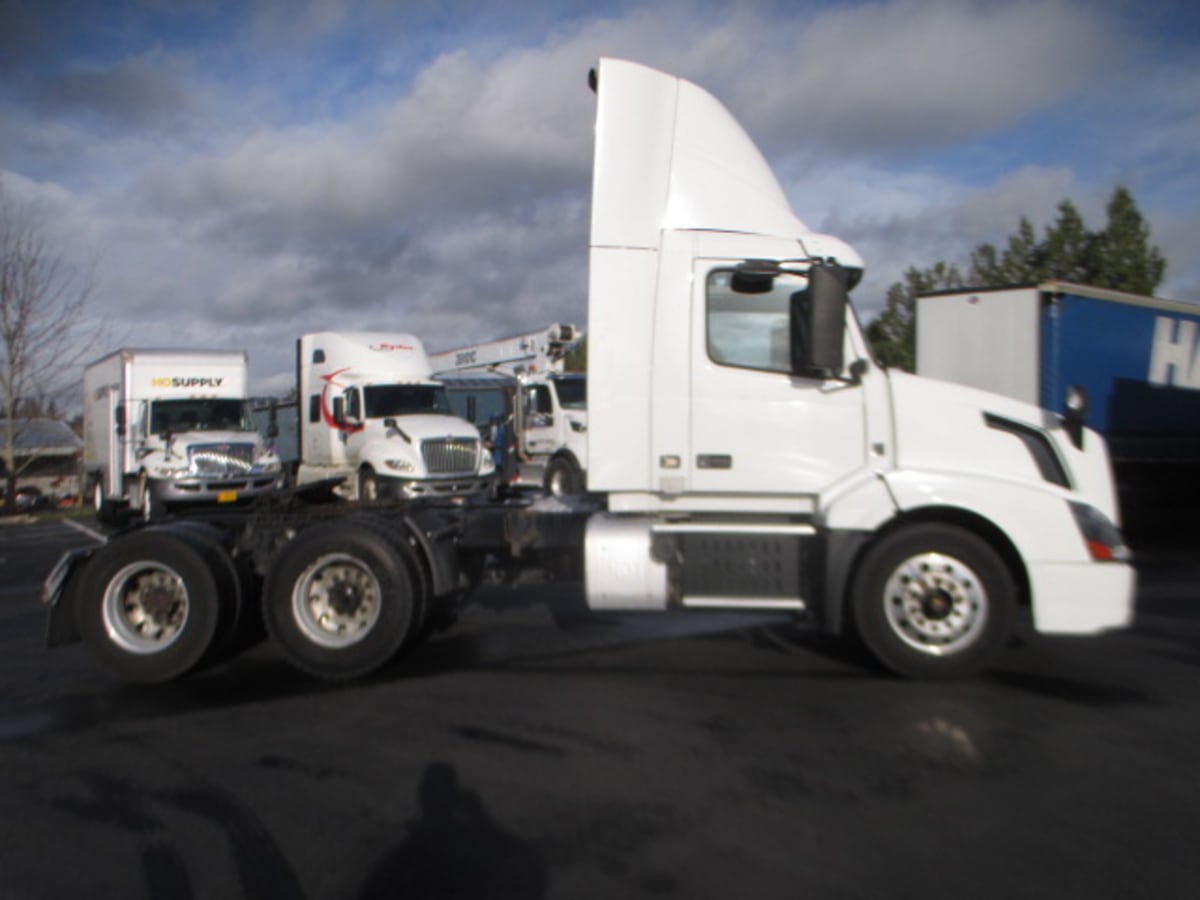 2017 Volvo VNL64T 332970