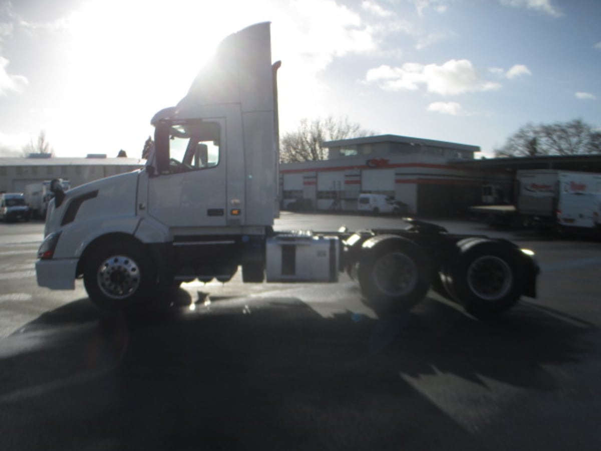 2017 Volvo VNL64T 332970