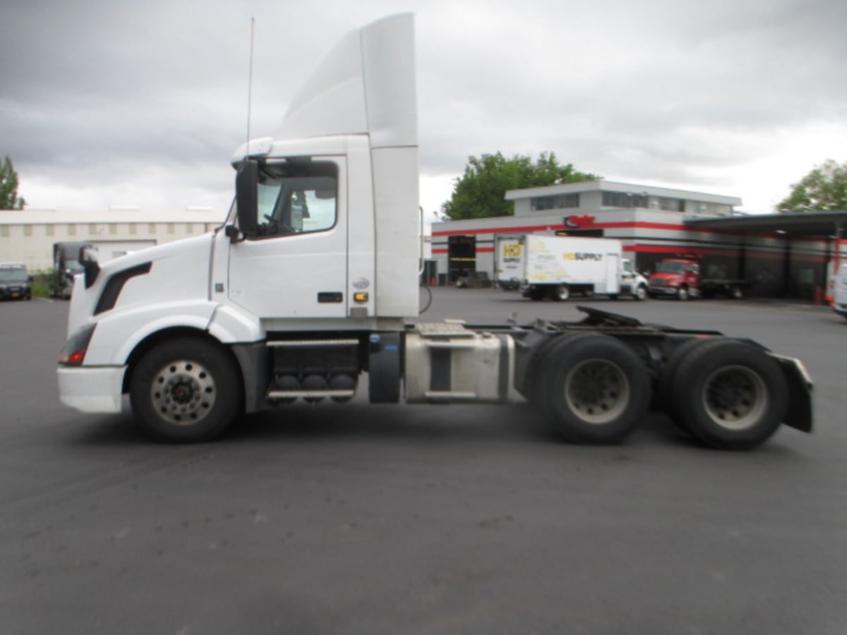 2017 Volvo VNL64T 332972