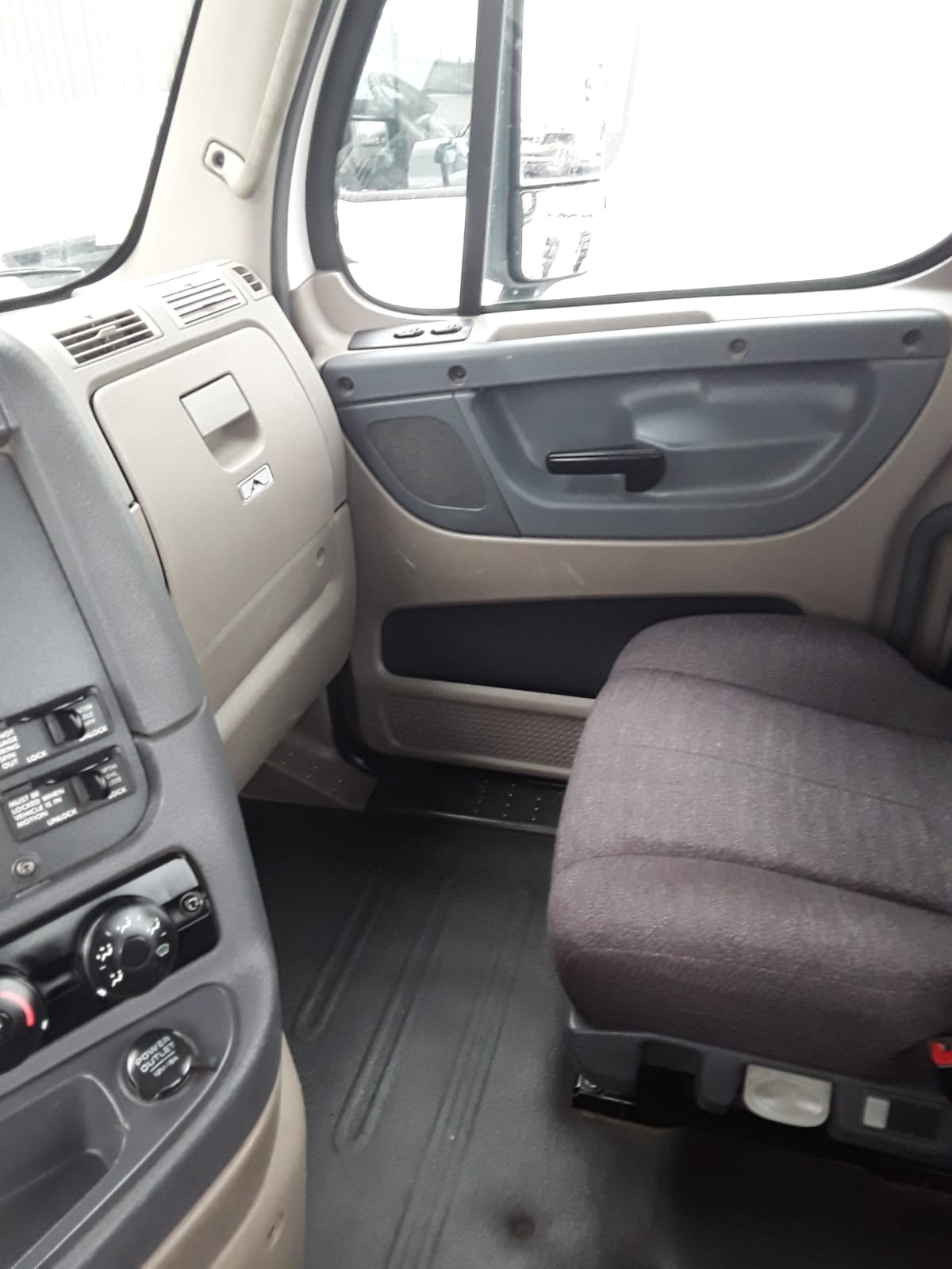 2015 Freightliner/Mercedes CASCADIA 125 333624